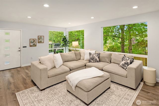 4626 33rd Avenue W, Seattle, WA 98199