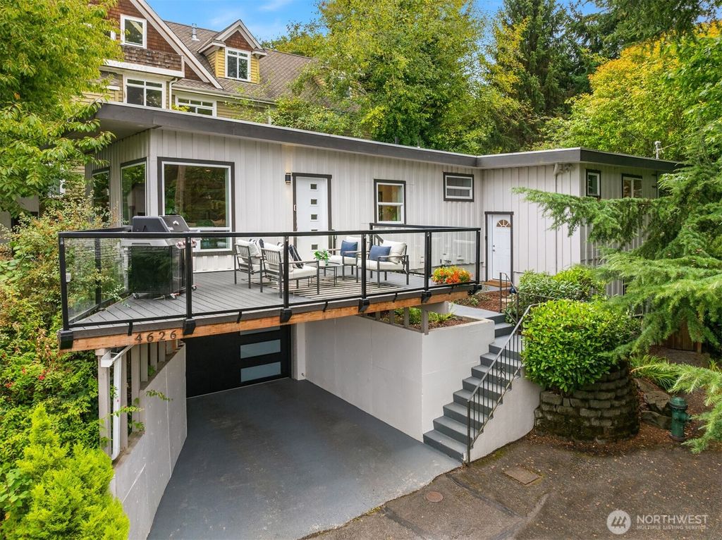 4626 33rd Avenue W, Seattle, WA 98199