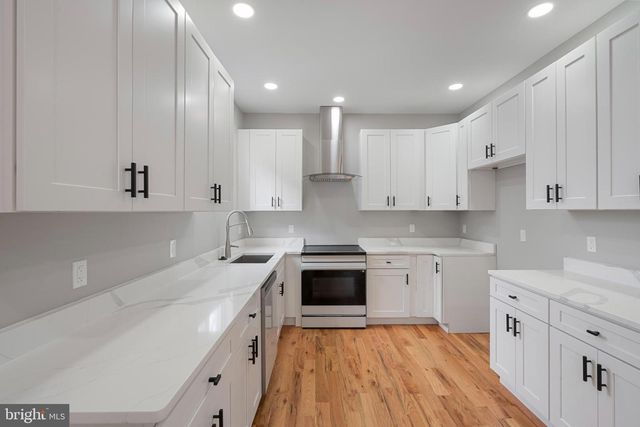 2316 MONROE ST NE, Washington, DC 20018