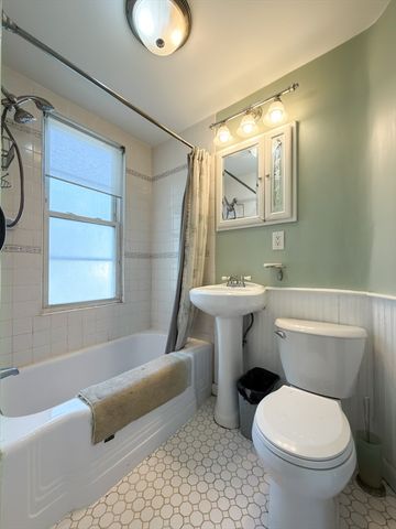 29 Wigglesworth St, Somerville, MA 02145
