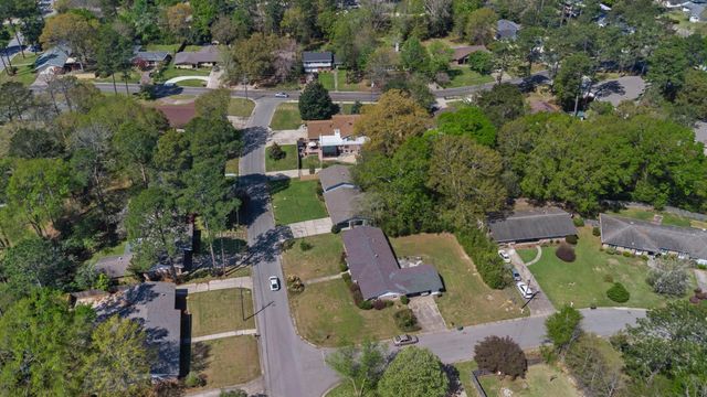 703 Woodland Hills Dr., Hattiesburg, MS 39402