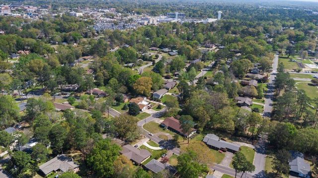 703 Woodland Hills Dr., Hattiesburg, MS 39402