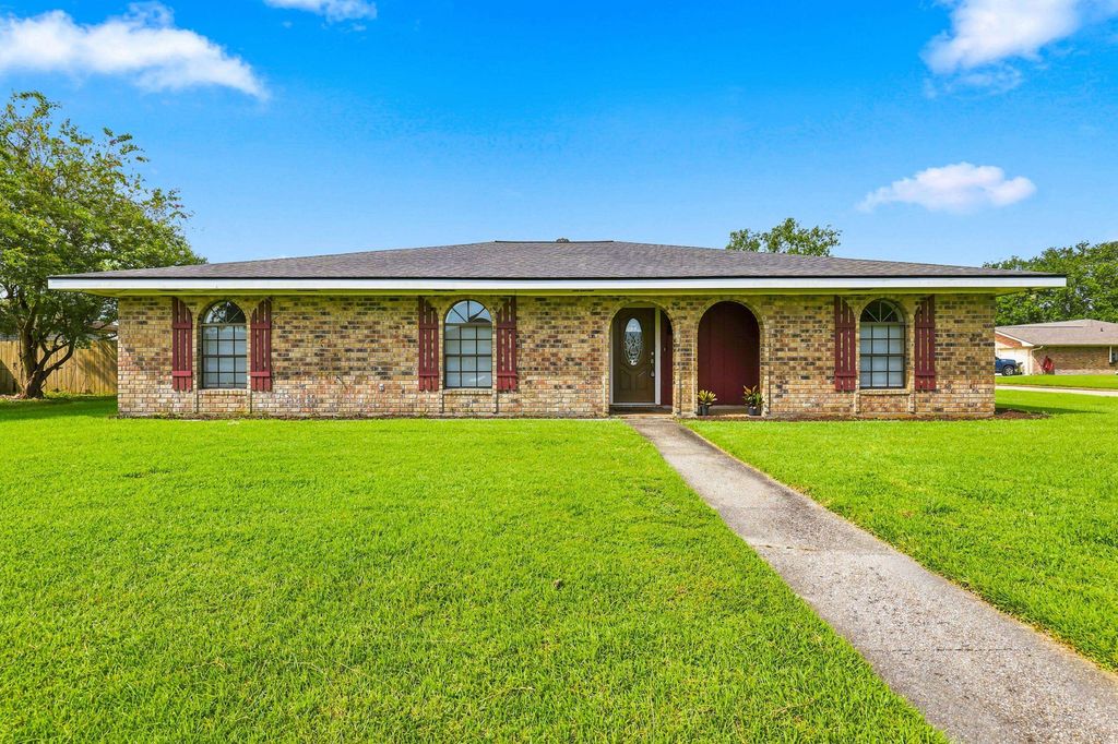 100 Maria Circle, Houma, LA 70360