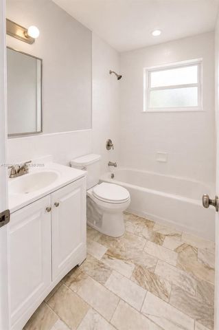 5735 Hayes Street, Hollywood, FL 33021