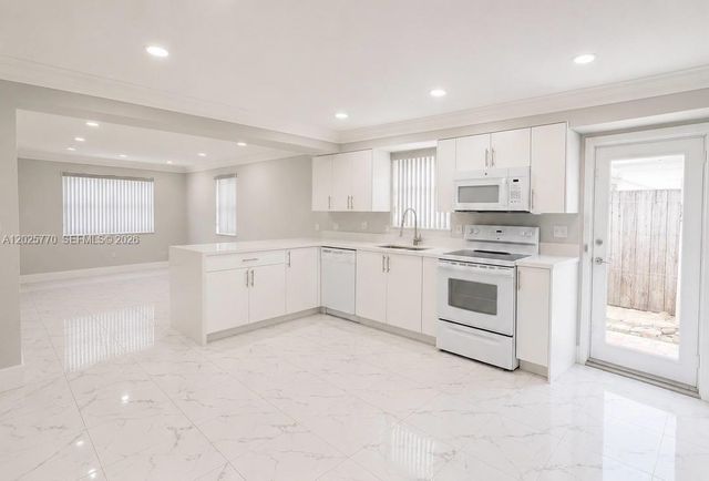 5735 Hayes Street, Hollywood, FL 33021