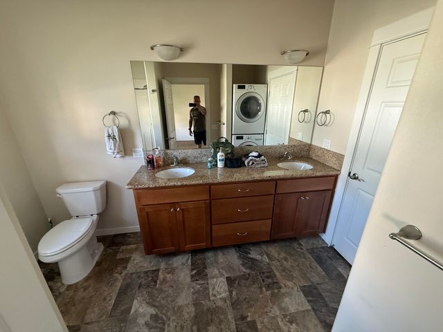 741 SW Kinsington Court, Grants Pass, OR 97526