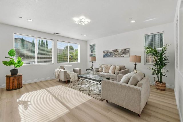 574 Mandevilla Dr, Brentwood, CA 94513