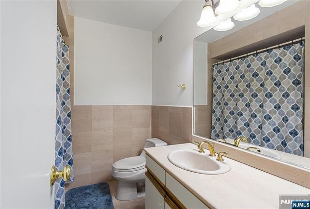 25 Market Street 4, Saddle Brook, NJ 07663