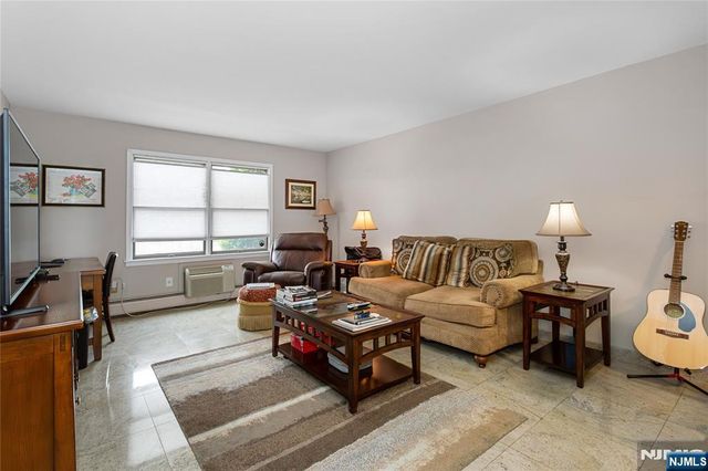 25 Market Street 4, Saddle Brook, NJ 07663
