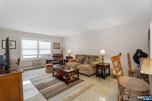 25 Market Street 4, Saddle Brook, NJ 07663