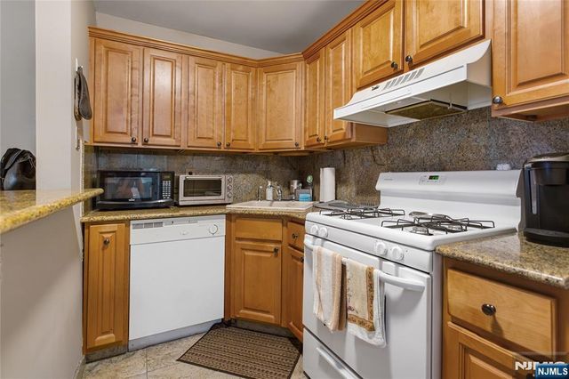 25 Market Street 4, Saddle Brook, NJ 07663