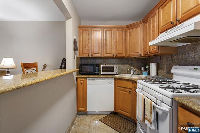 25 Market Street 4, Saddle Brook, NJ 07663
