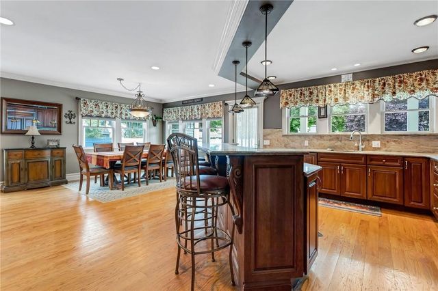 70 Reid Avenue, Rockville Centre, NY 11570