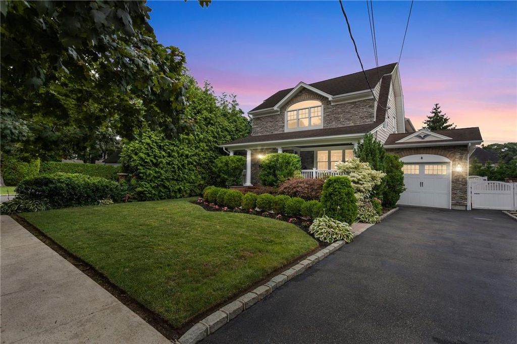 70 Reid Avenue, Rockville Centre, NY 11570