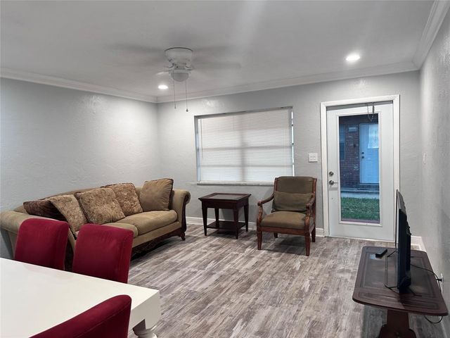 846 NW 8th St, Hallandale Beach, FL 33009