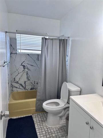 846 NW 8th St, Hallandale Beach, FL 33009