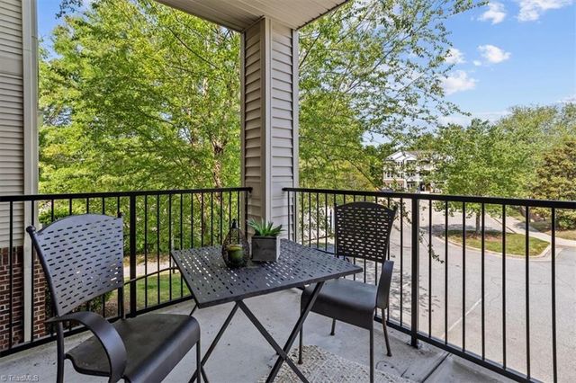 200 Lennox Drive 2D, Jamestown, NC 27282