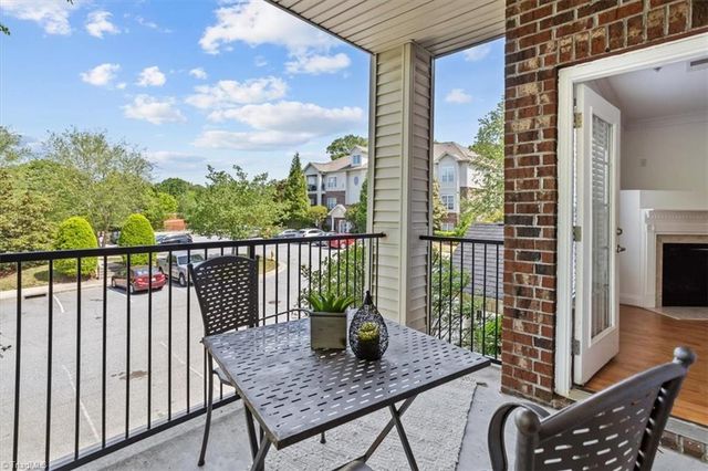 200 Lennox Drive 2D, Jamestown, NC 27282