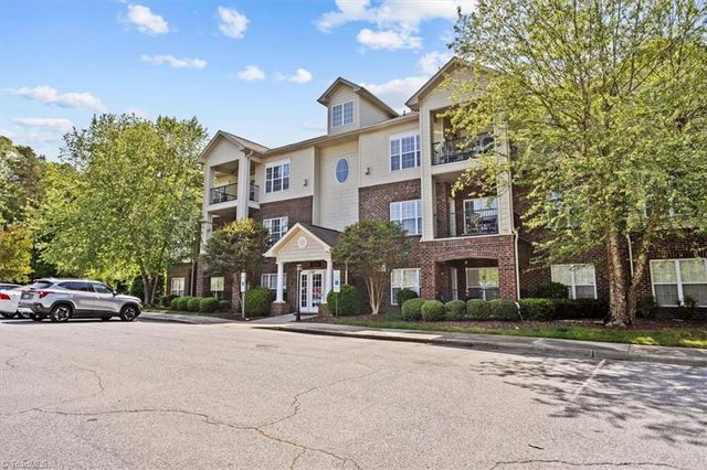 200 Lennox Drive 2D, Jamestown, NC 27282