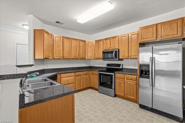 200 Lennox Drive 2D, Jamestown, NC 27282