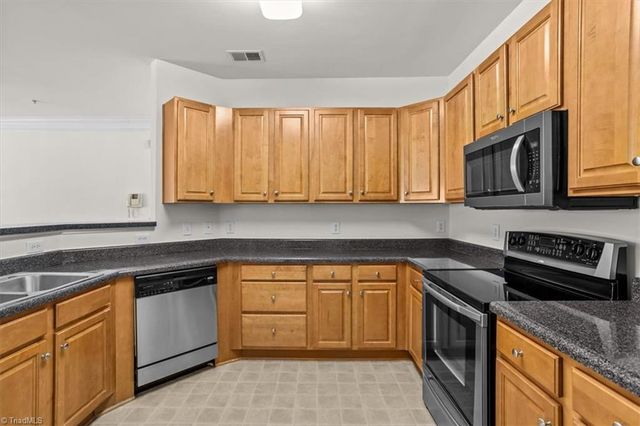200 Lennox Drive 2D, Jamestown, NC 27282