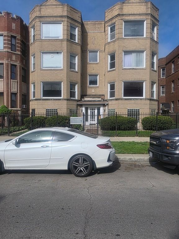 6926 S Paxton Avenue 1N, Chicago, IL 60649