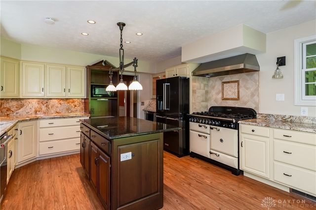 1910 Rustling Oak Court, Washington Twp, OH 45459