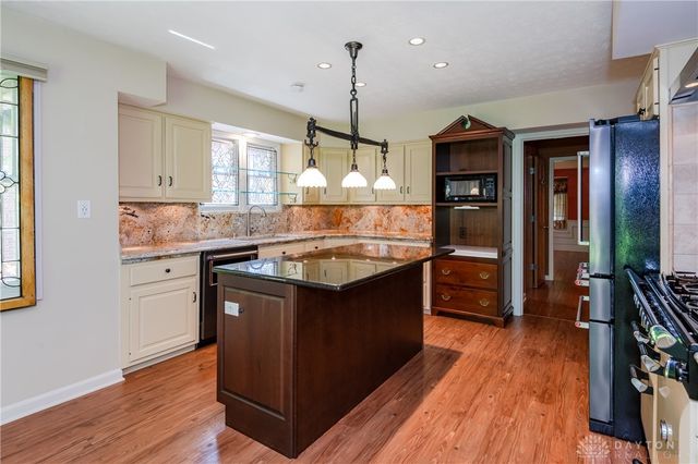 1910 Rustling Oak Court, Washington Twp, OH 45459