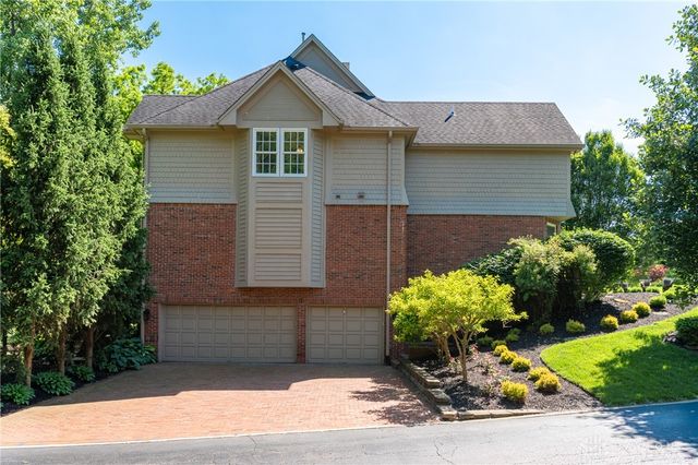 1910 Rustling Oak Court, Washington Twp, OH 45459