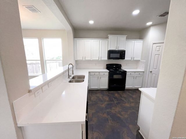 207 REDBIRD CIR, San Antonio, TX 78253
