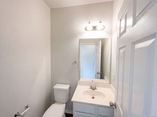 207 REDBIRD CIR, San Antonio, TX 78253