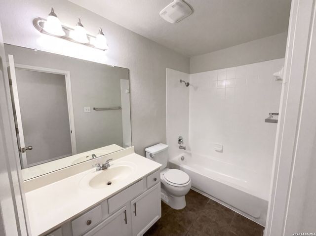 207 REDBIRD CIR, San Antonio, TX 78253