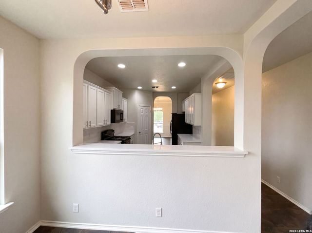 207 REDBIRD CIR, San Antonio, TX 78253