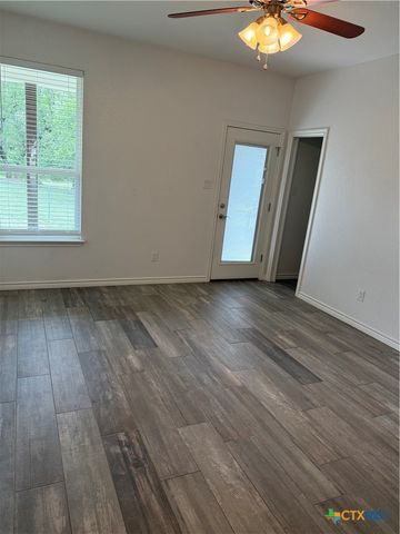 1211 W 6th Street, Lampasas, TX 76550