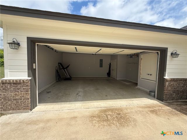 1211 W 6th Street, Lampasas, TX 76550