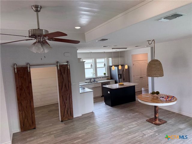 1211 W 6th Street, Lampasas, TX 76550