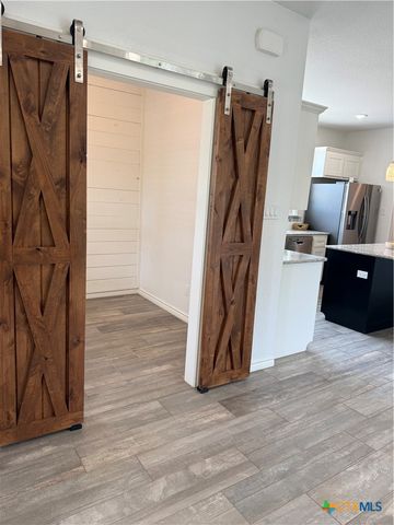 1211 W 6th Street, Lampasas, TX 76550