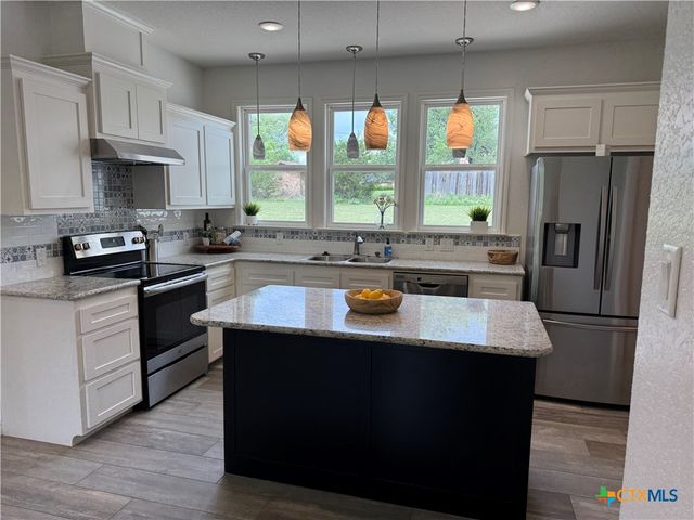 1211 W 6th Street, Lampasas, TX 76550