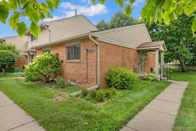 3711 Old Creek Road, Troy, MI 48084
