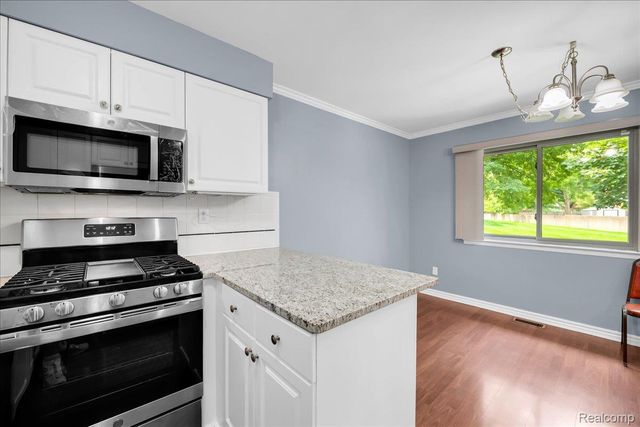 3711 Old Creek Road, Troy, MI 48084