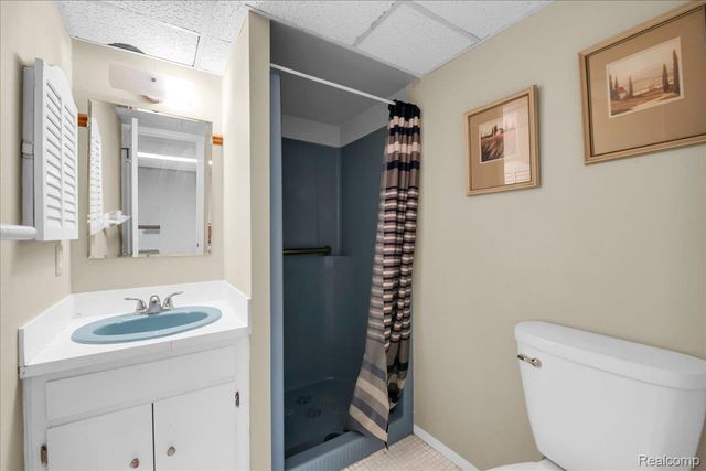 3711 Old Creek Road, Troy, MI 48084