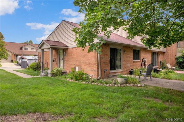3711 Old Creek Road, Troy, MI 48084