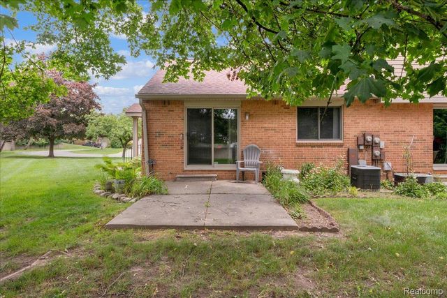 3711 Old Creek Road, Troy, MI 48084