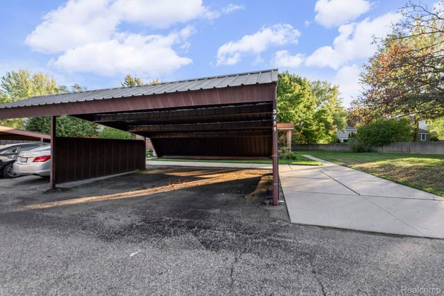 3711 Old Creek Road, Troy, MI 48084
