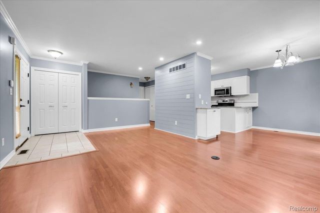 3711 Old Creek Road, Troy, MI 48084