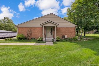 3711 Old Creek Road, Troy, MI 48084