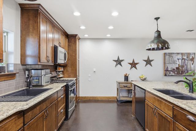 1748 Wilson Road, Waxahachie, TX 75165