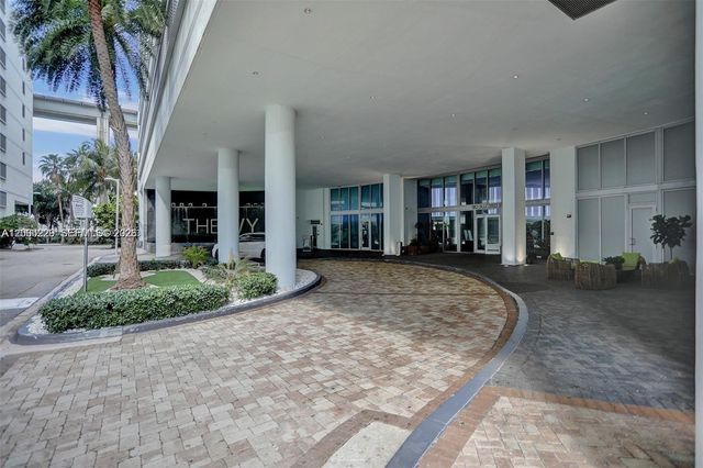 90 SW 3rd St 2001, Miami, FL 33130