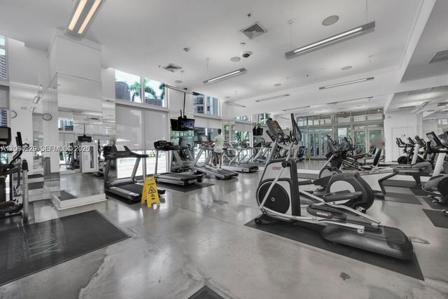 90 SW 3rd St 2001, Miami, FL 33130
