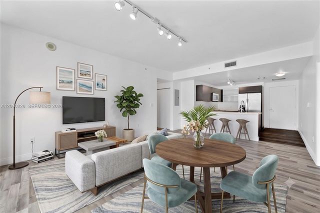 90 SW 3rd St 2001, Miami, FL 33130